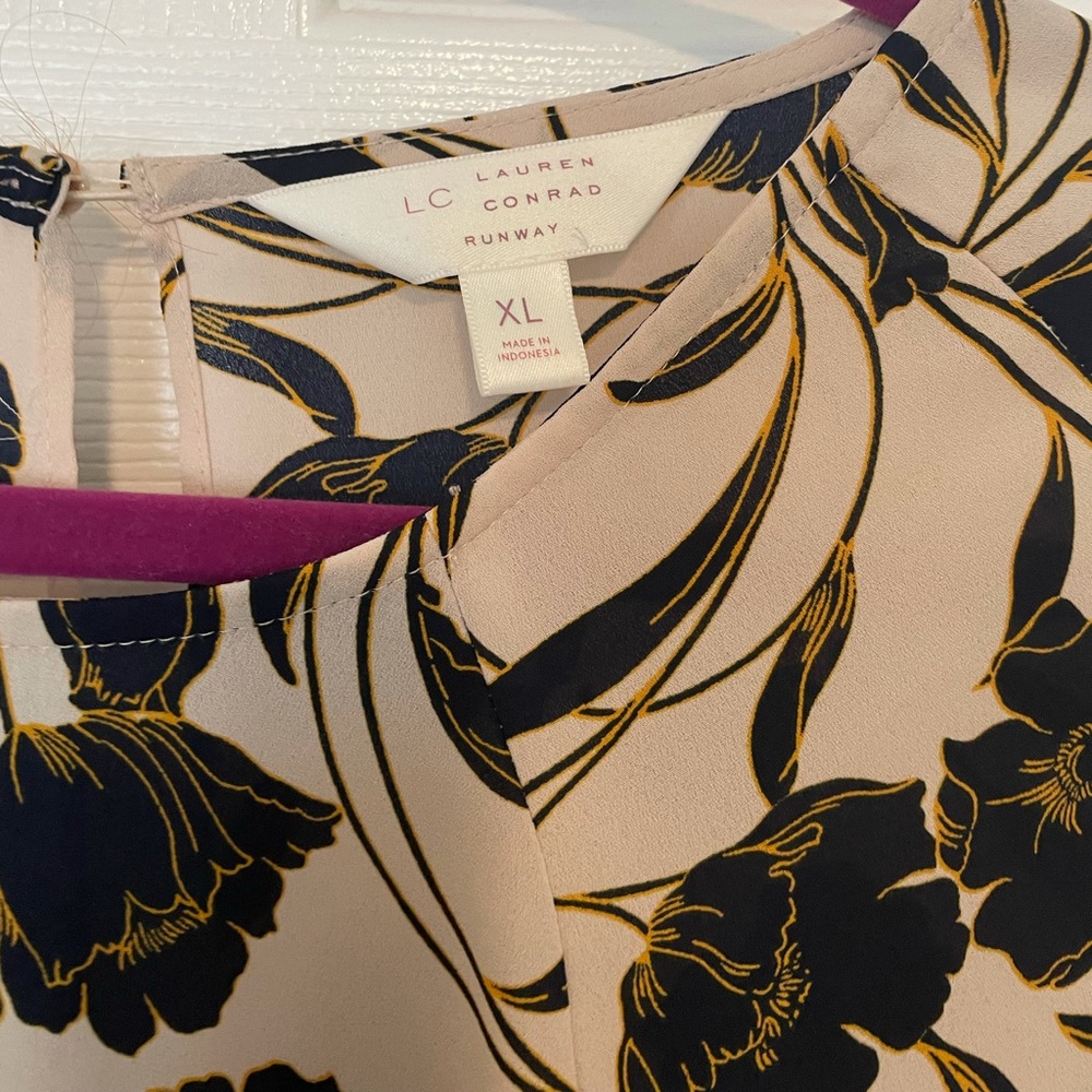 LC floral flowy sleeve blouse - Picture 3 of 5